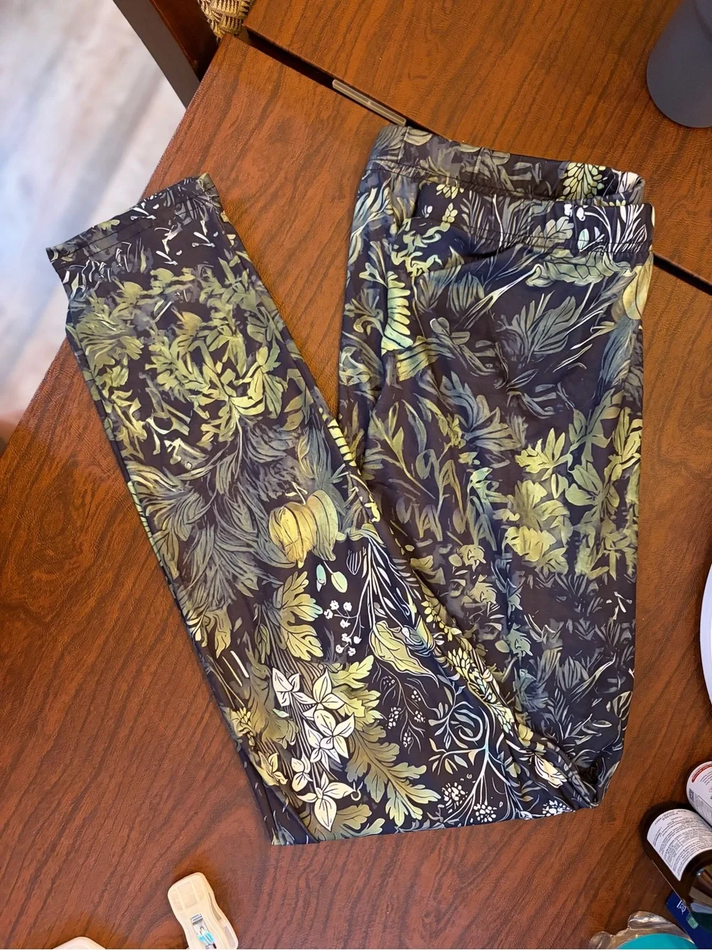 Women's Floral Print Leggings - Olive Green Botanical